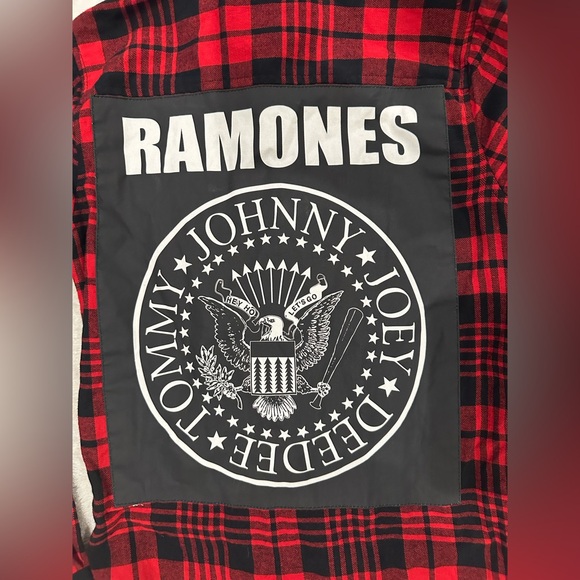 123 VINTAGE RE-MASTERED Ramones Red Black Plaid Flannel Button Down Shirt - Picture 6 of 8
